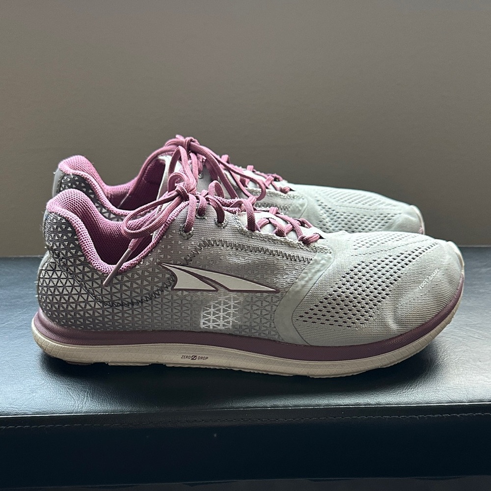Altra Women's Solstice Gray and Pink Athletic Shoes Sz 10